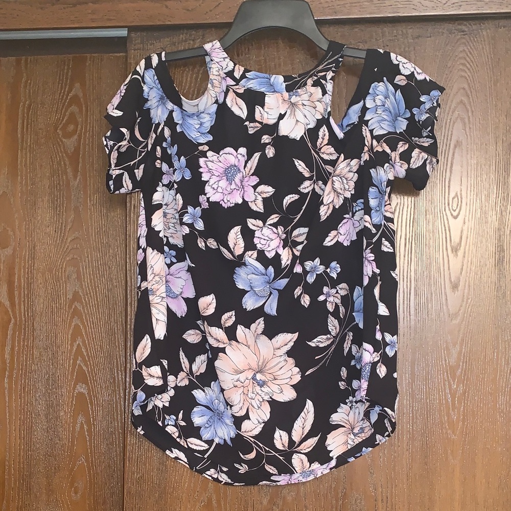 Women’s Black Floral Cold-Shoulder blouse